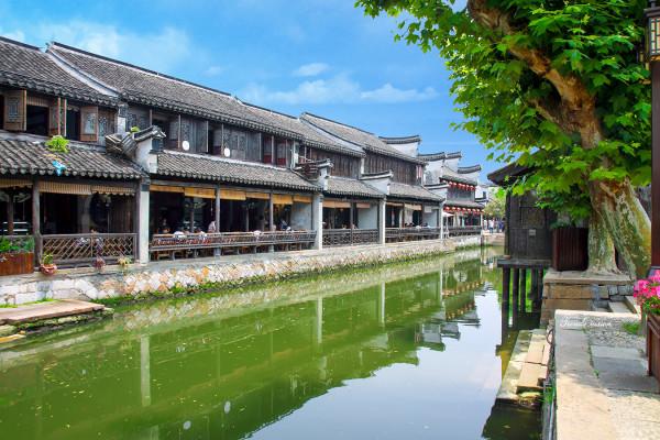 国际油价升至近两个月高点 市场人士预计油价上行空间或再度打开
